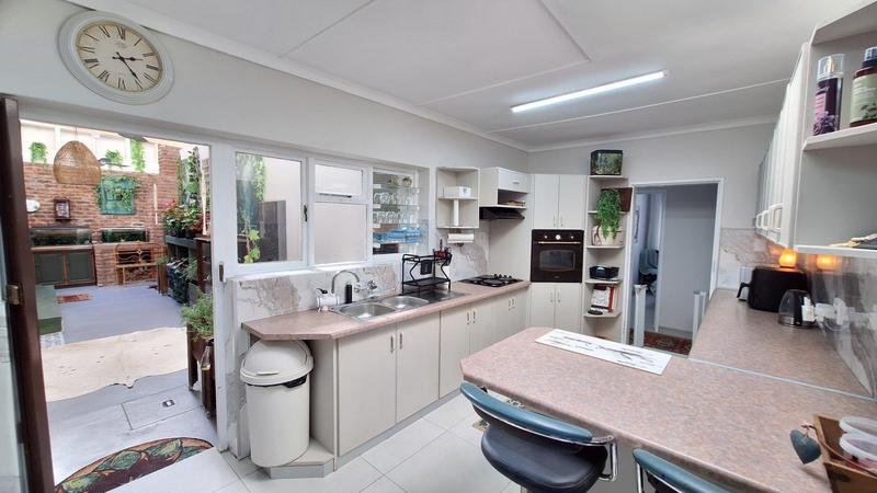 5 Bedroom Property for Sale in Reebok Western Cape